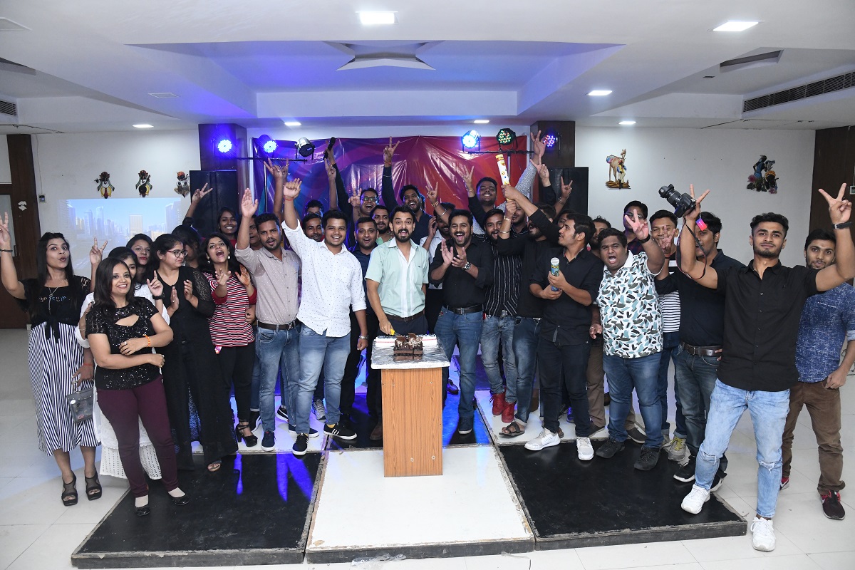 A group of people celebrating 10 years of DigiTrend Institute’s digital marketing training in Lucknow.